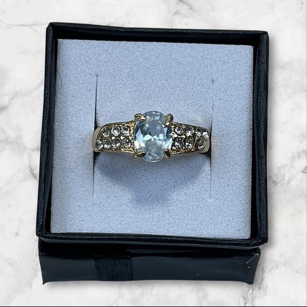 Gold Tone Clear Oval Stone Ring Size 7 Simulated Costume Jewelry New